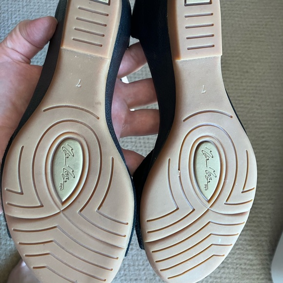 Like new black wedge sandals with ankle straps - Picture 4 of 5